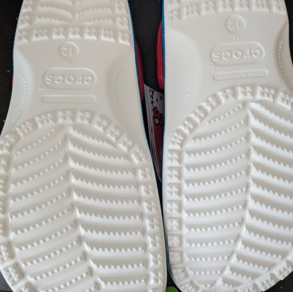 Hello Kitty x Crocs White & Red Clog Sandals Women’s Size 12 NWT - Picture 2 of 4
